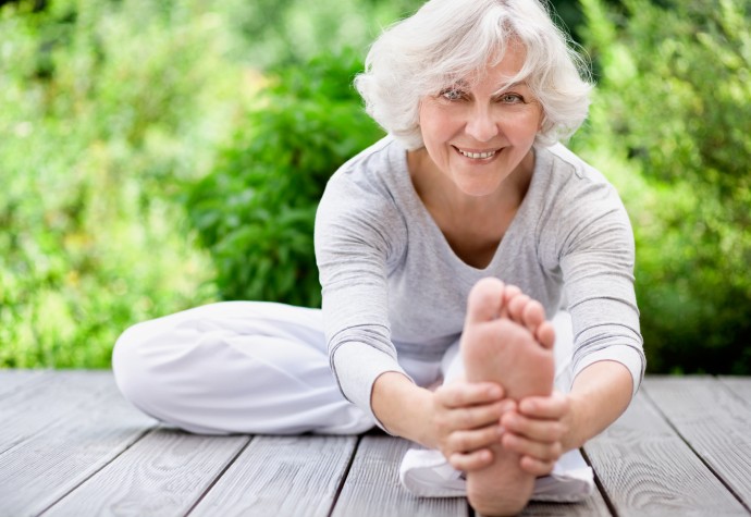 Ejercicios de Yoga. Práctica en Personas Mayores.